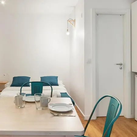 Cosy Studio With Decorated Interior In Apartment Lisbon