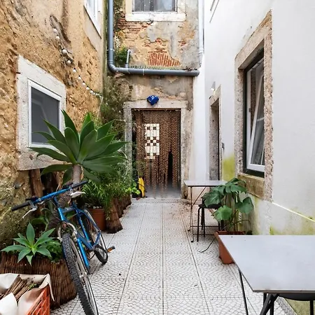Cosy Studio With Decorated Interior In Apartment Lisbon