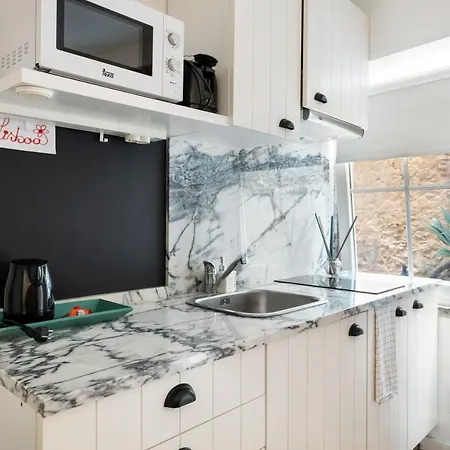 Apartment Cosy Studio With Decorated Interior In Lisbon